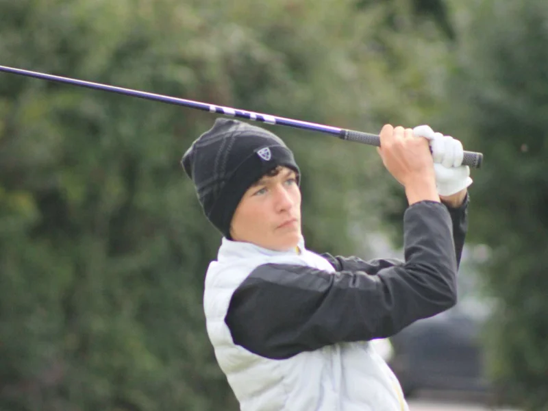 Connor shoots 71 to win