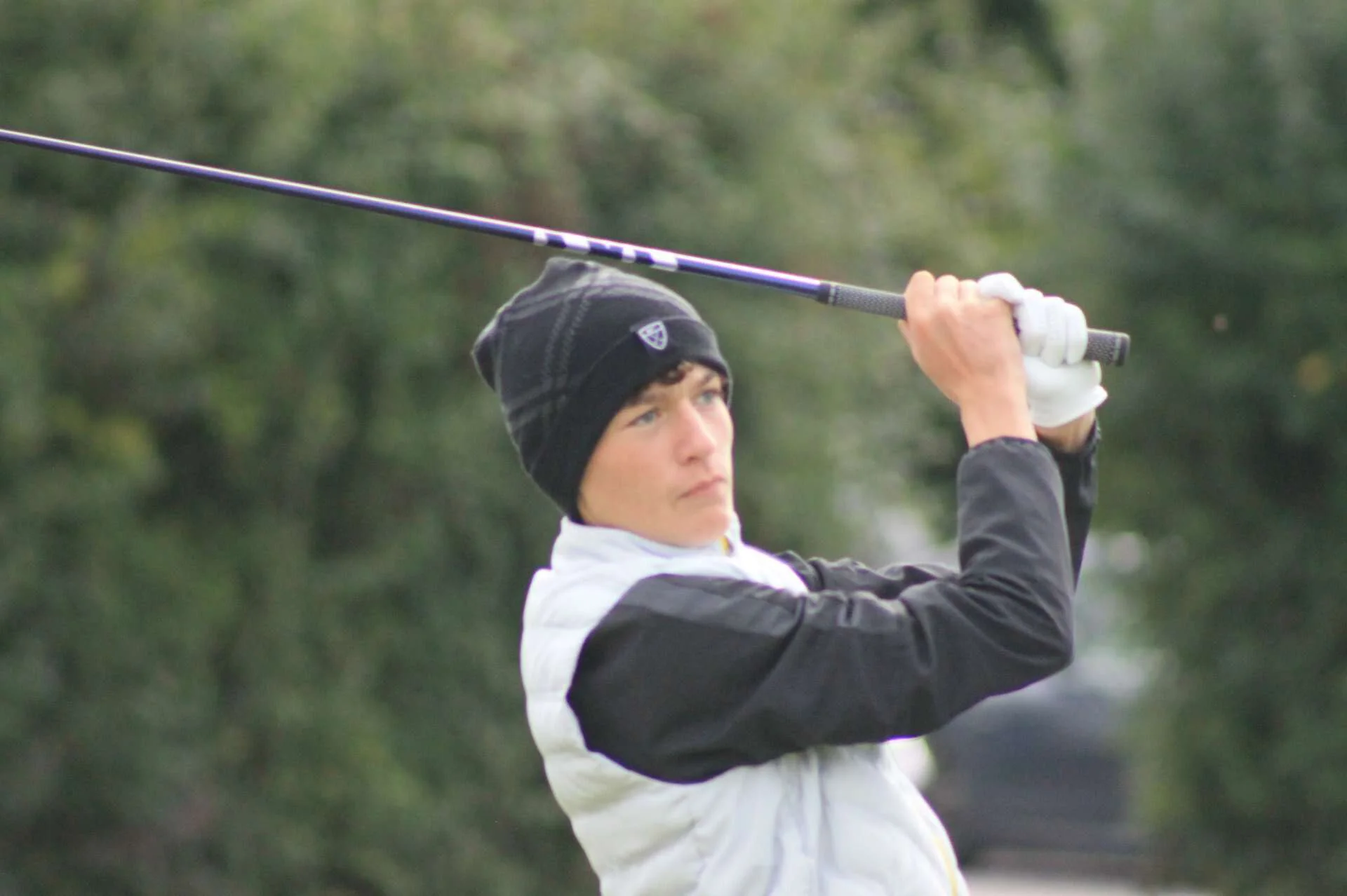 Connor shoots 71 to win
